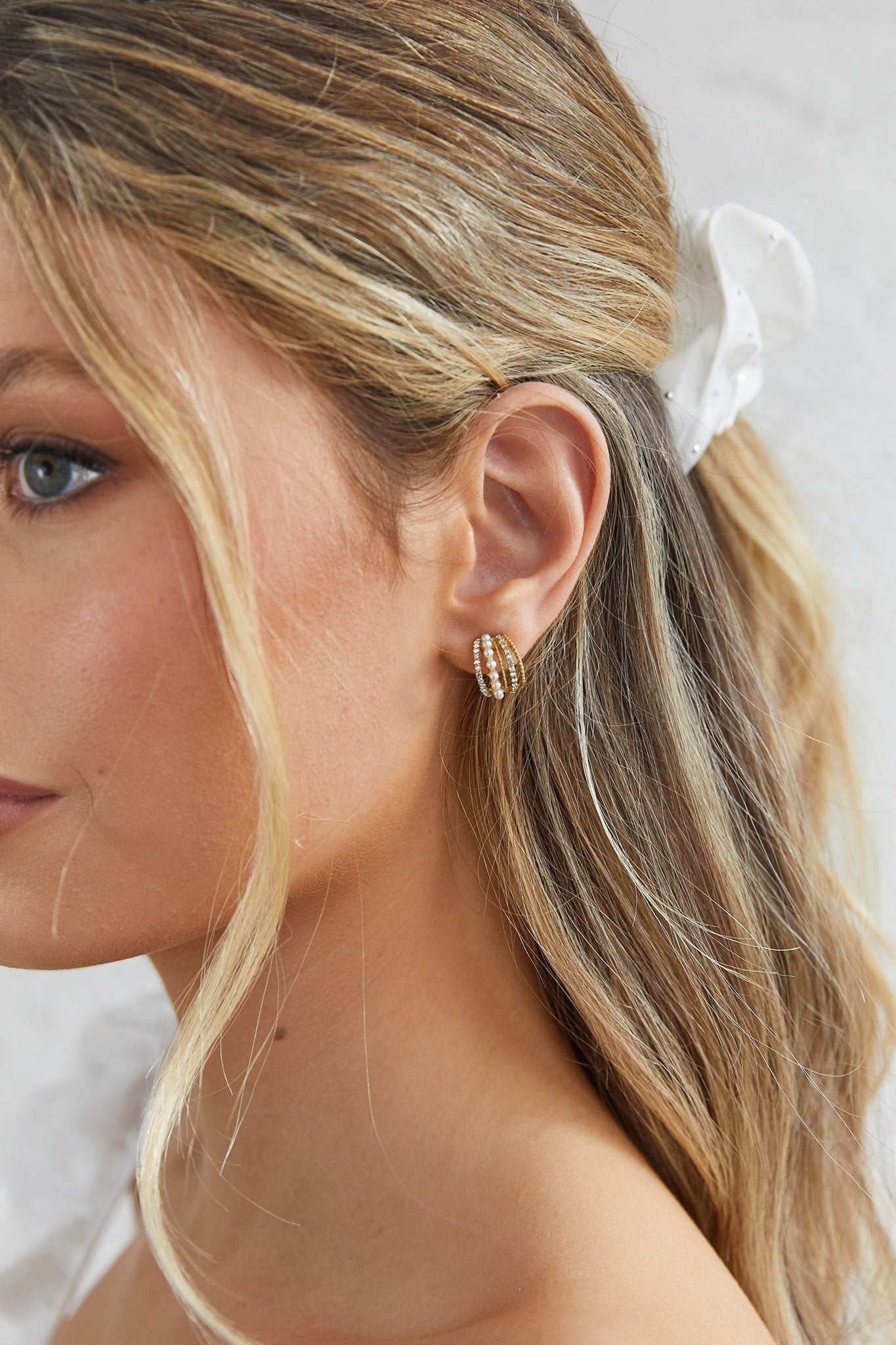 Ophelia Earrings in Pearls and Golden Crystals