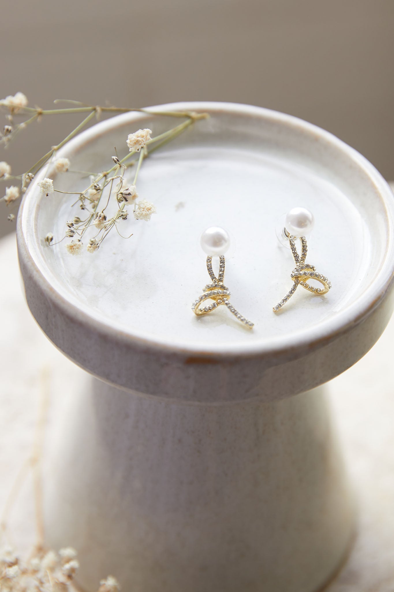 Knot Carrie Pearl Earrings in Gold Crystal