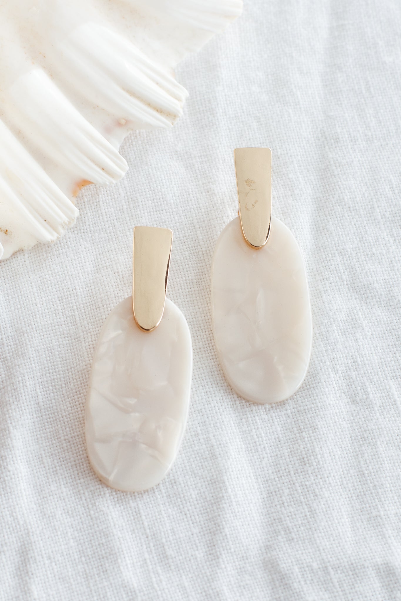 Raquel Oyster Oval Acrylic Earrings