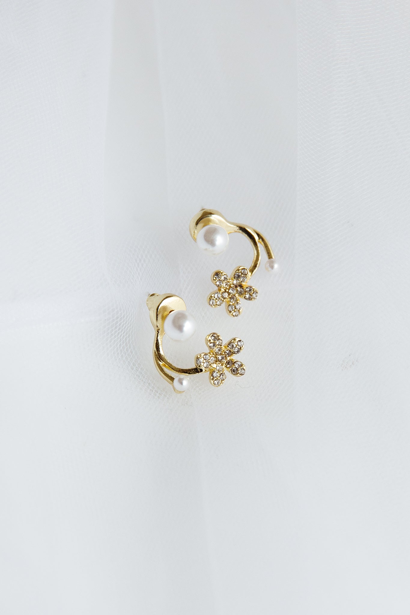 Dakota Pearl Gold Earrings