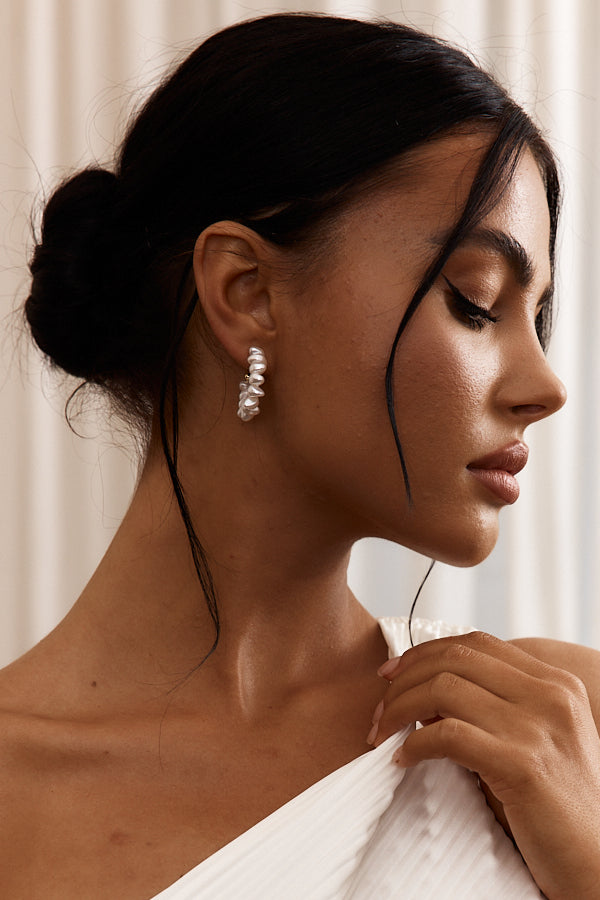 Ohana Baroque Pearl Hoop Earrings in Gold