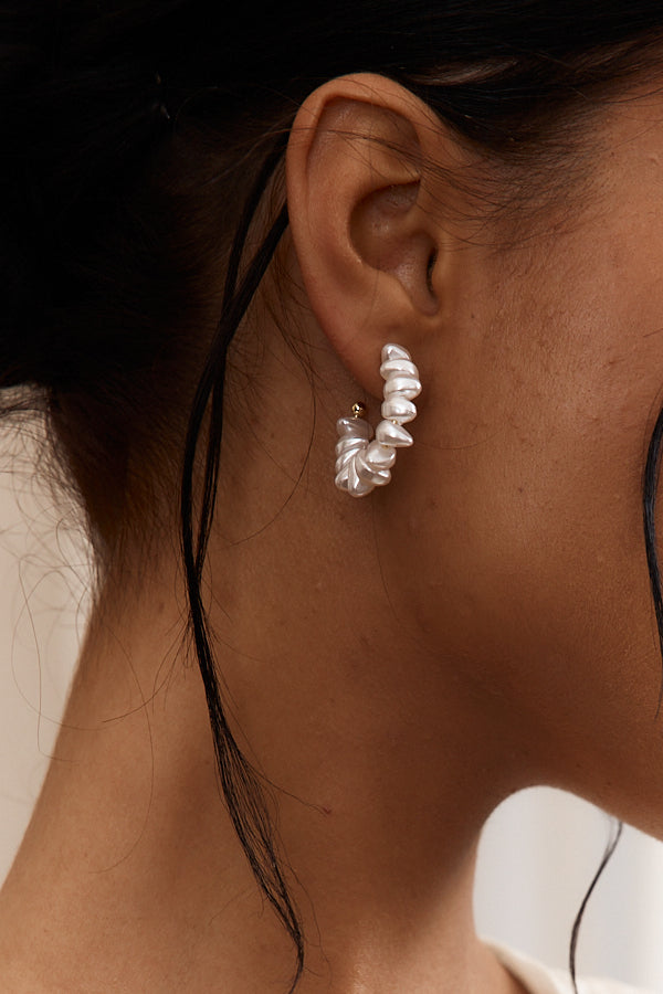 Ohana Baroque Pearl Hoop Earrings in Gold