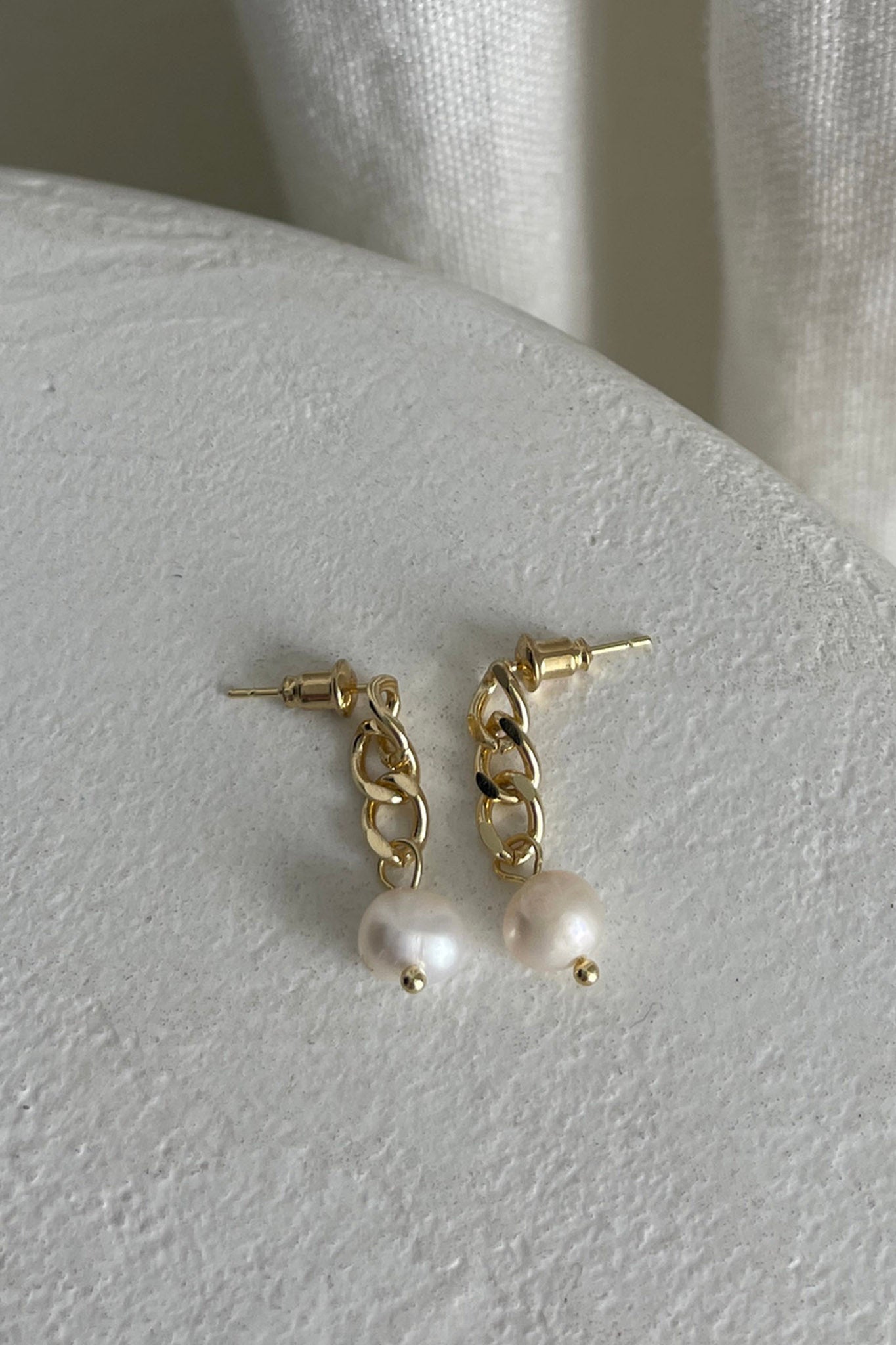 Mabel Gold Chain Earrings with Pearl Drop