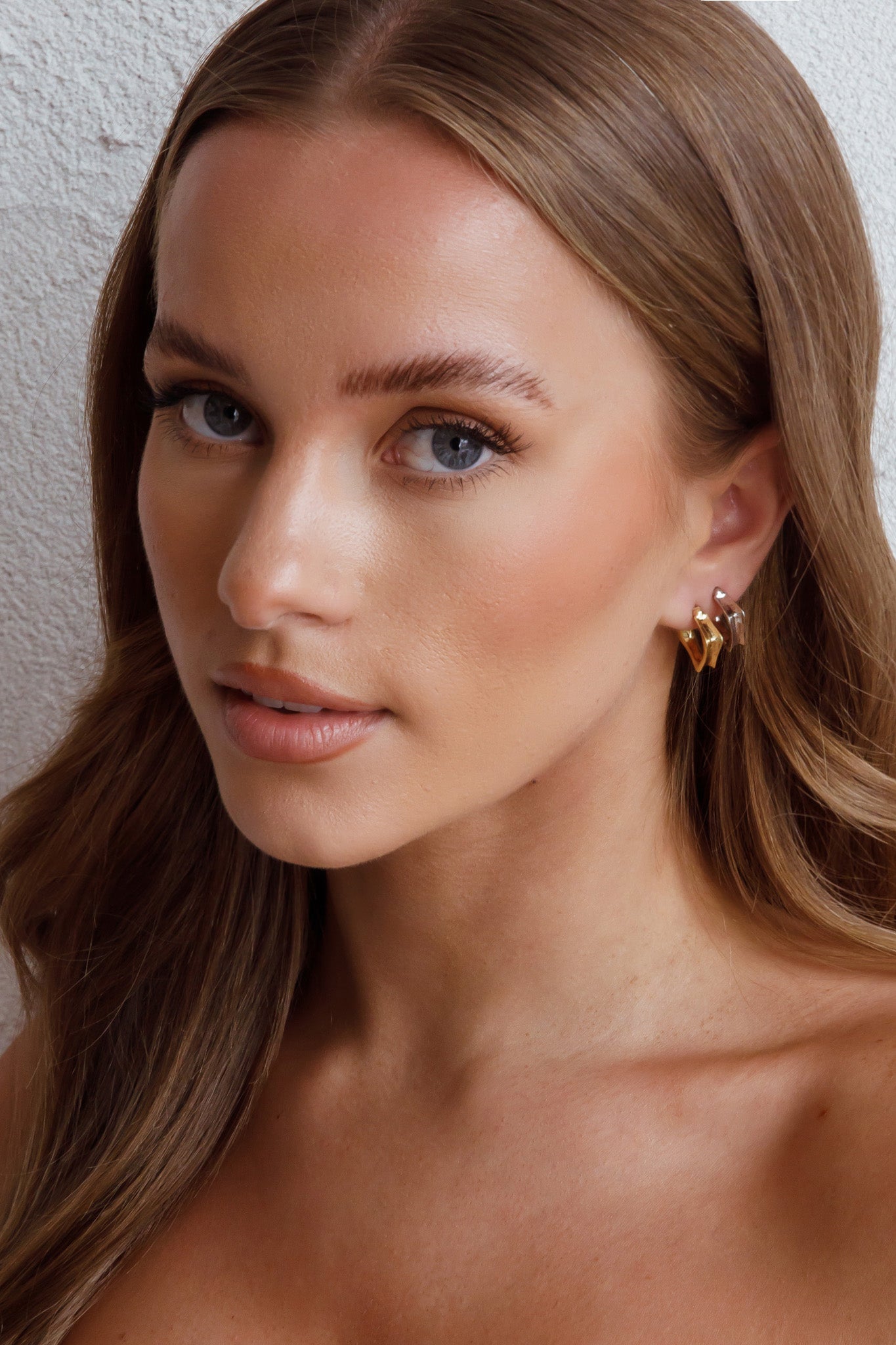 Open Hoop Earrings Isis in Gold