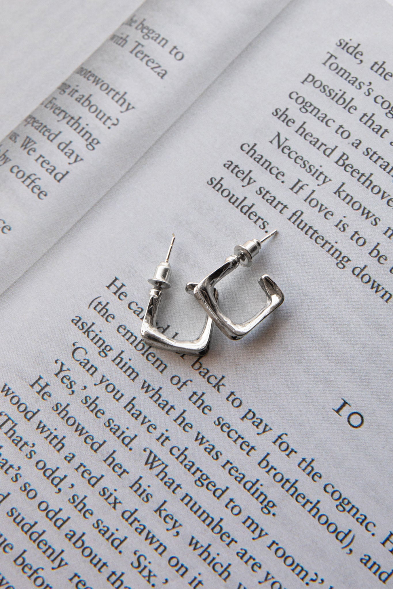Open Hoop Earrings Isis in Silver