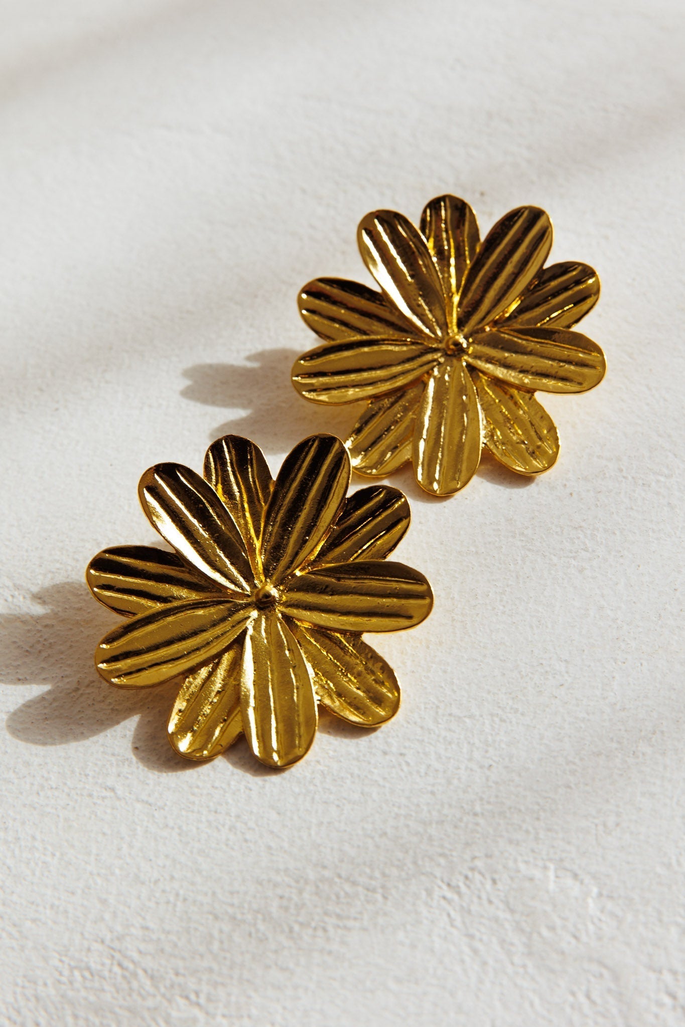 Lucid Drop Flower Gold Earrings