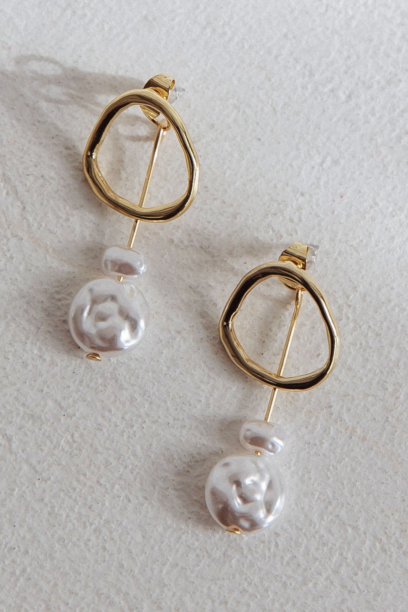 Amelie Drop Earrings in Golden Pearls
