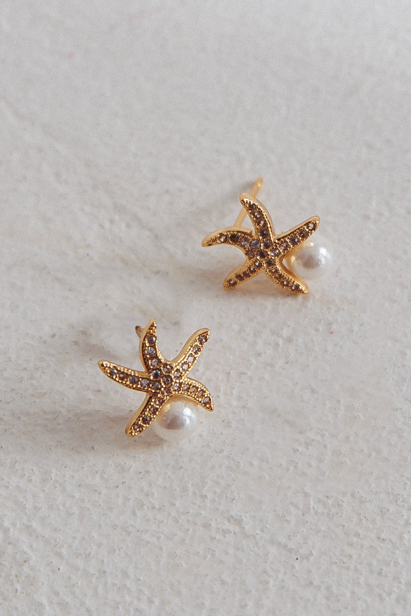 Ethereal Starfish Stud Earrings with Pearl in Gold