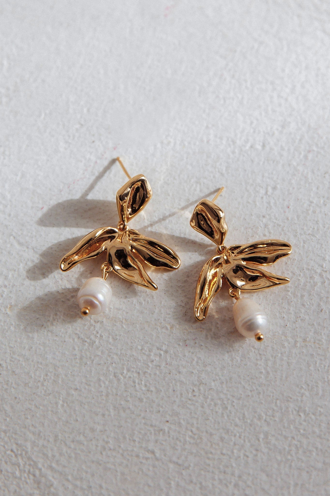 Lucie Flower-Shaped Earrings with Gold Pearl