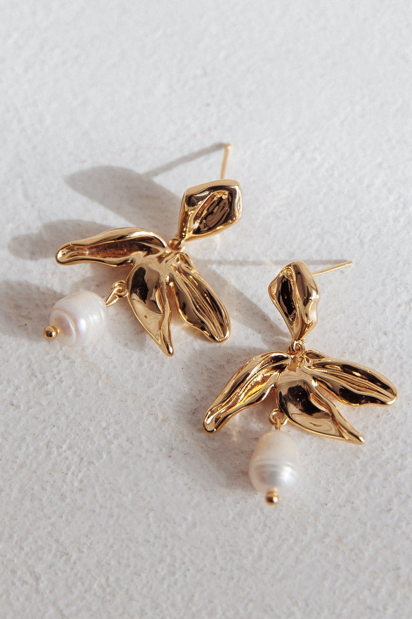 Lucie Flower-Shaped Earrings with Gold Pearl