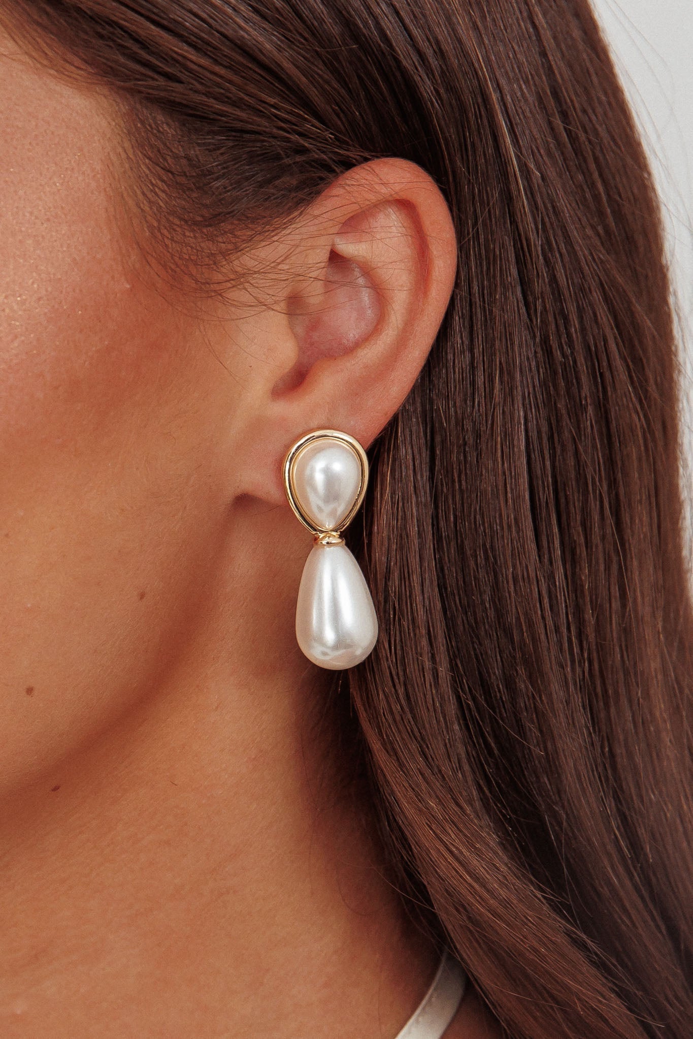 Elizabeth Gold and Pearl Drop Earrings