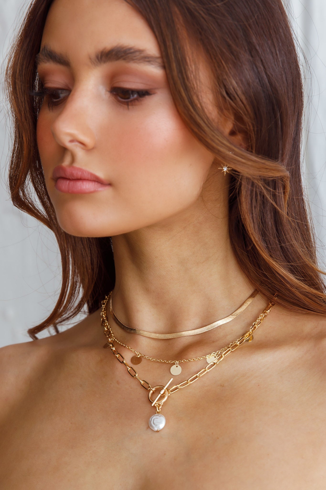 Aria Circle Pearl Pendant Necklace in Gold