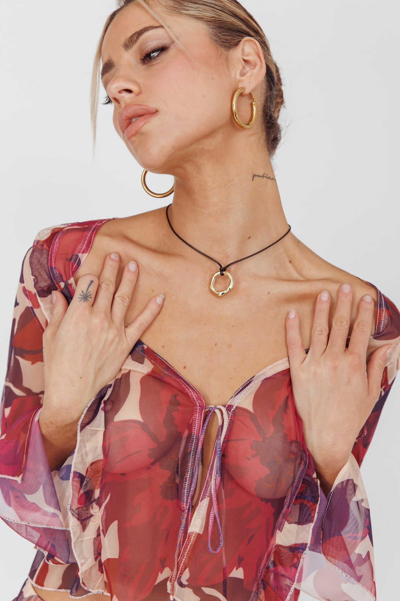 Carmen Circle Pendant Necklace in Gold