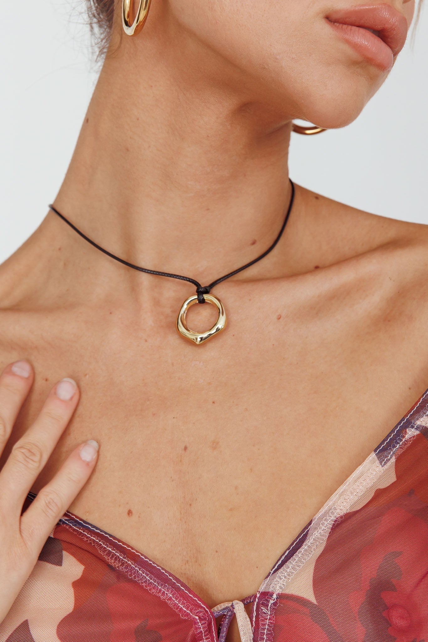 Carmen Circle Pendant Necklace in Gold