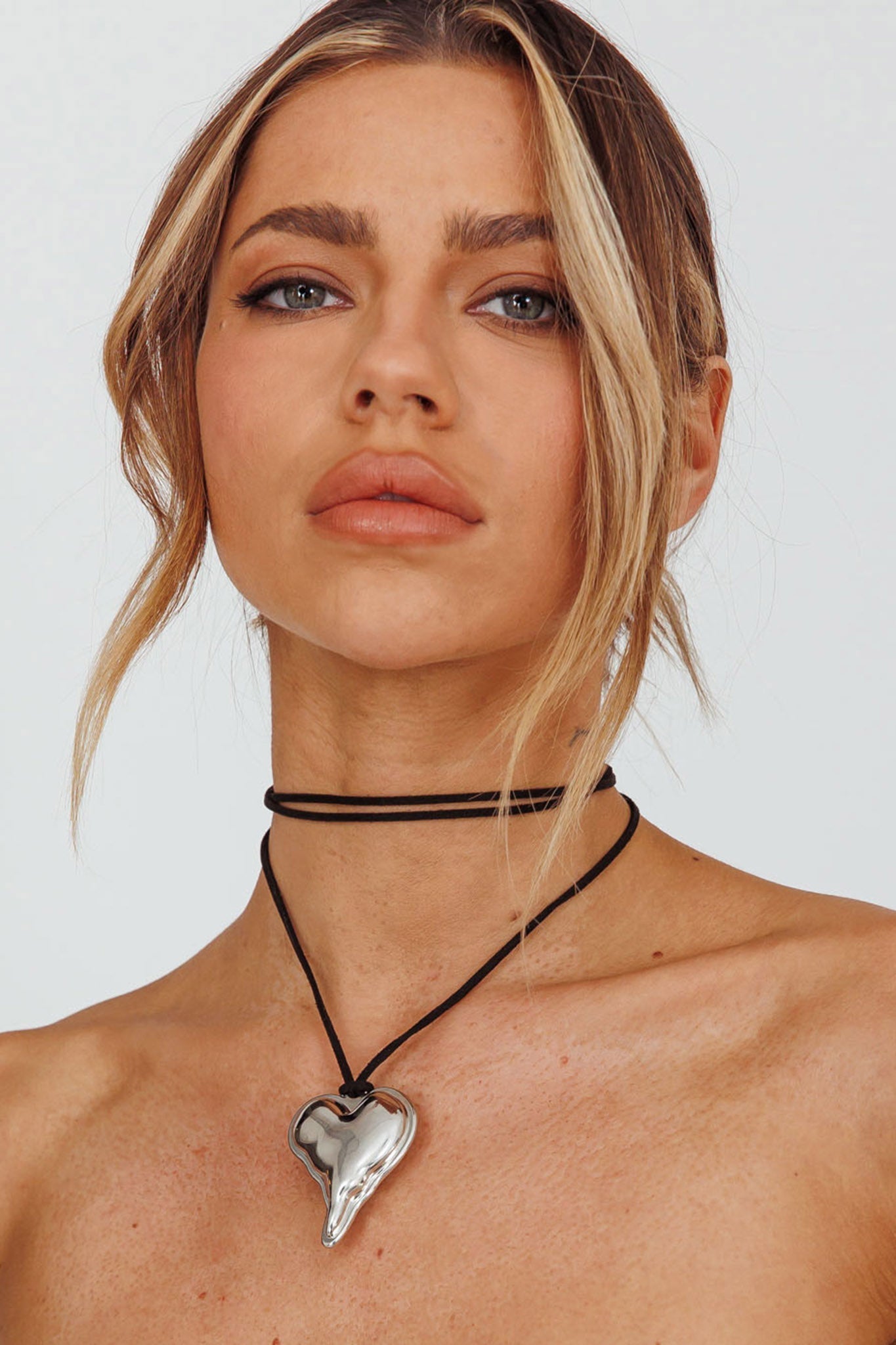Corazon Silver Choker Necklace