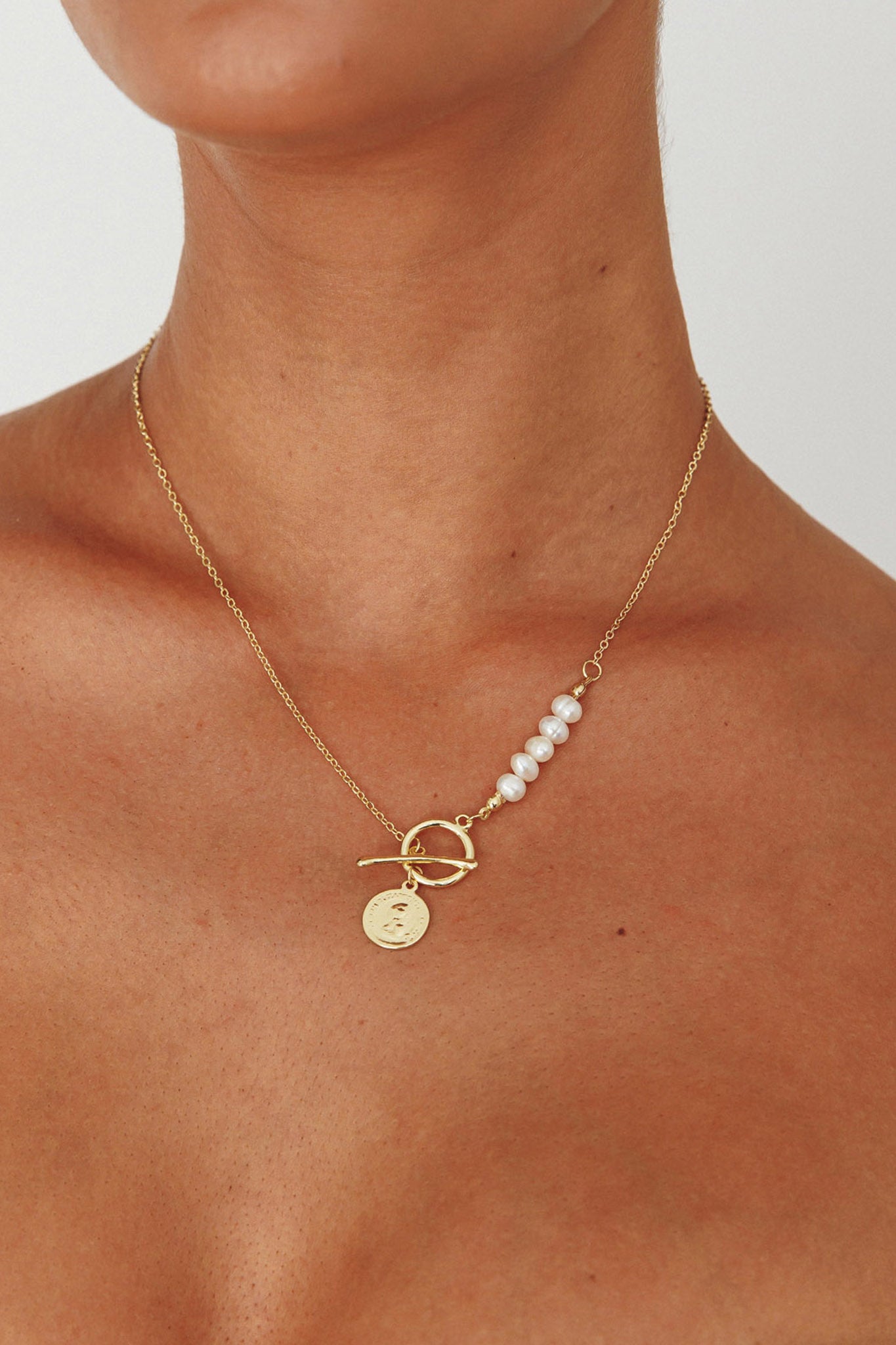 Meliza Necklace in Pearls and Gold Pieces