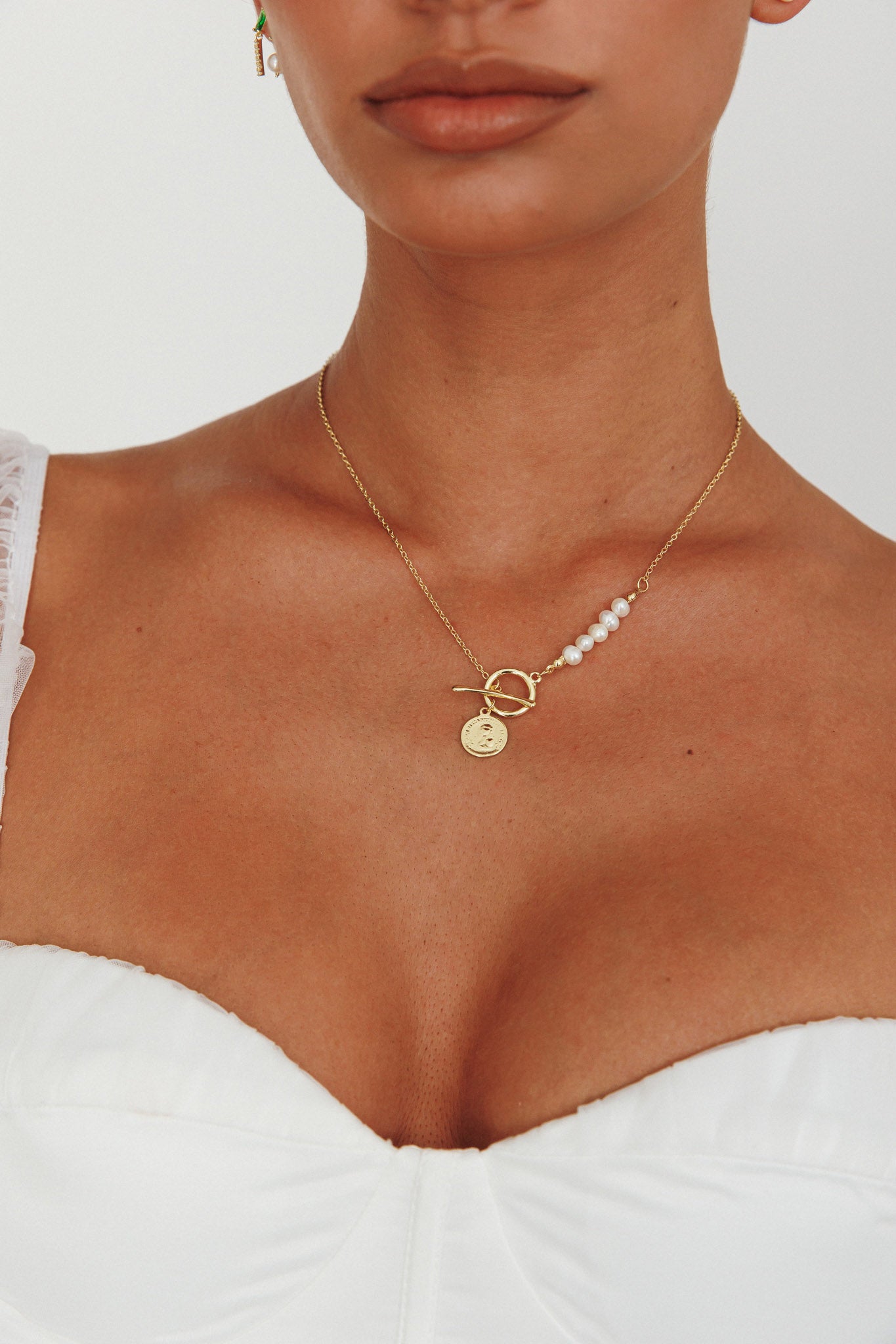 Meliza Necklace in Pearls and Gold Pieces