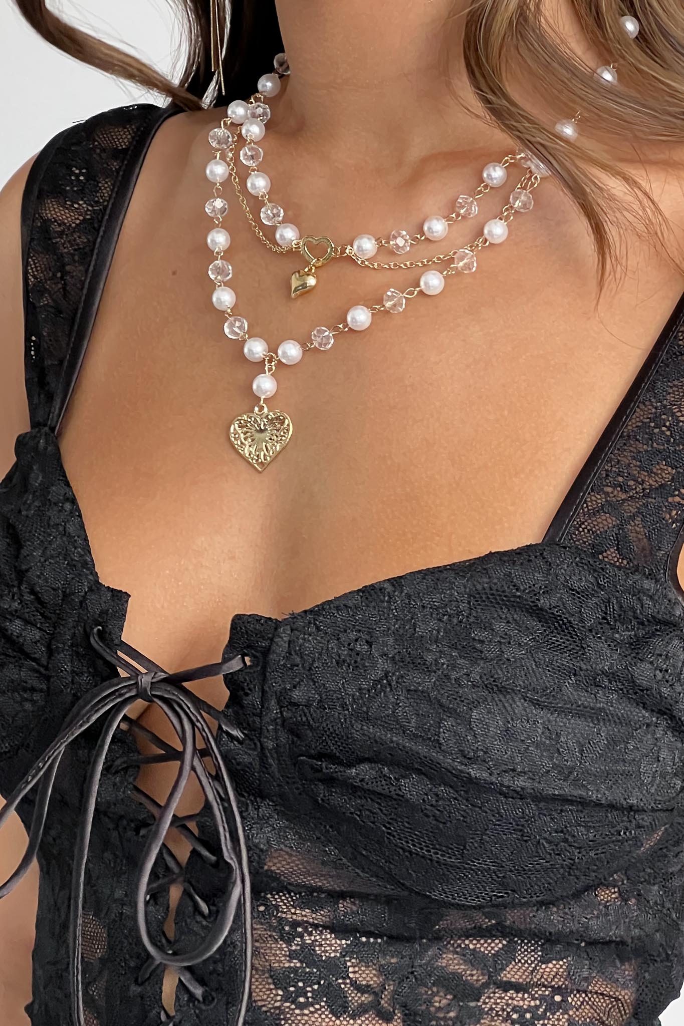 Multi-Strand Heart and Pearl Venus Necklace in Gold