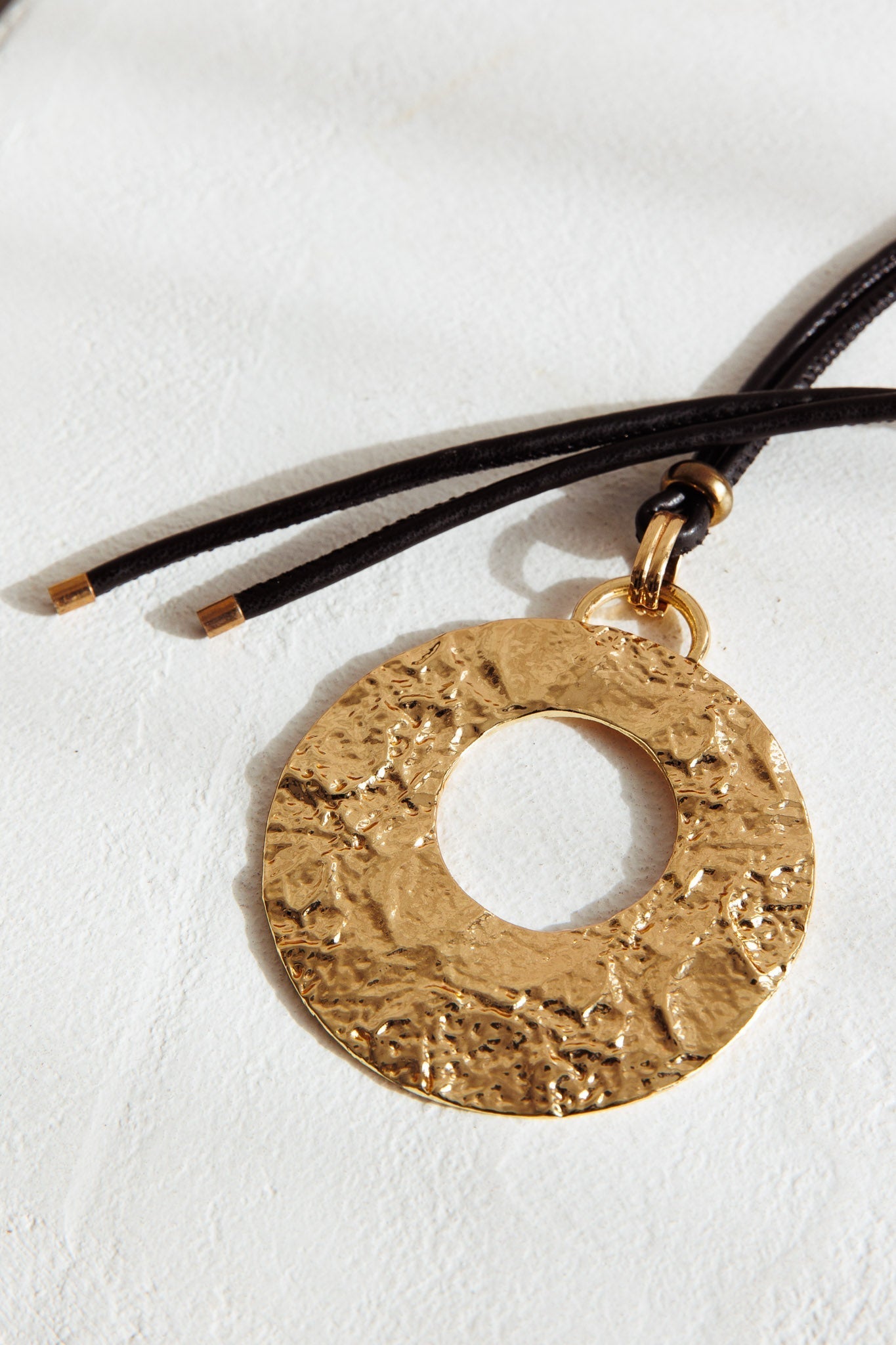 Textured Round Pendant Necklace Hometown Gold