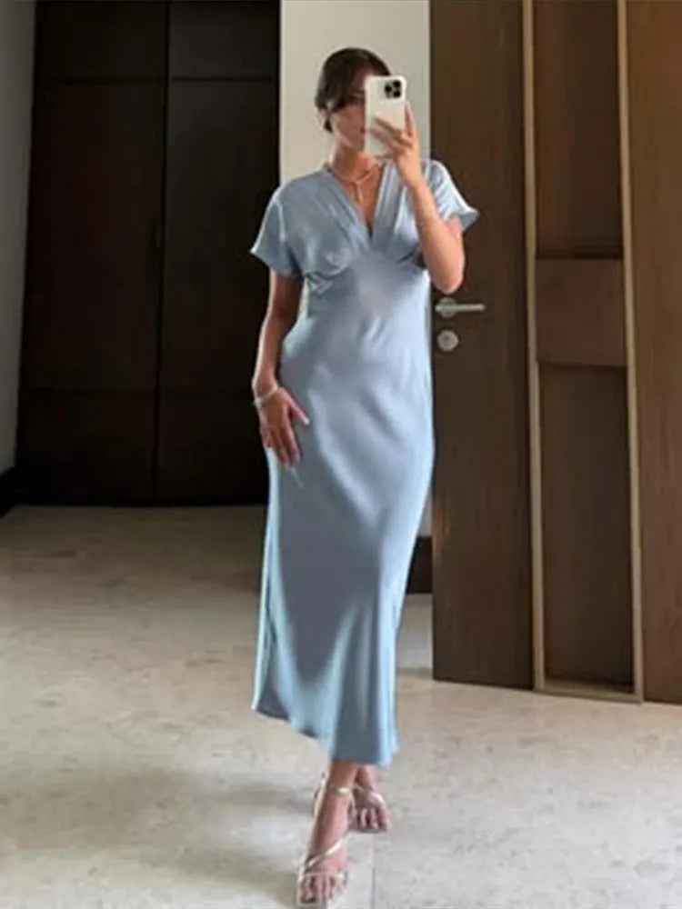 Lina | Elegant V-Neck Satin Dress