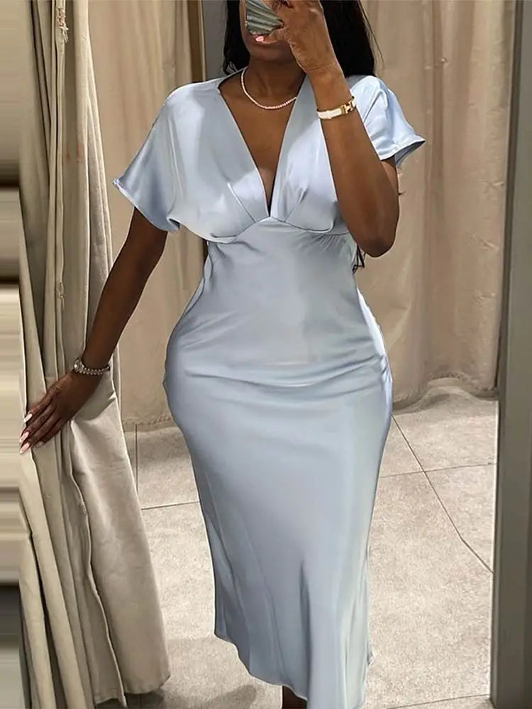 Lina | Elegant V-Neck Satin Dress
