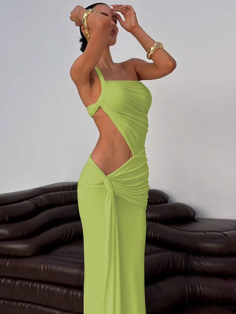 Zelina | Bold Dress & Magnetic Appeal