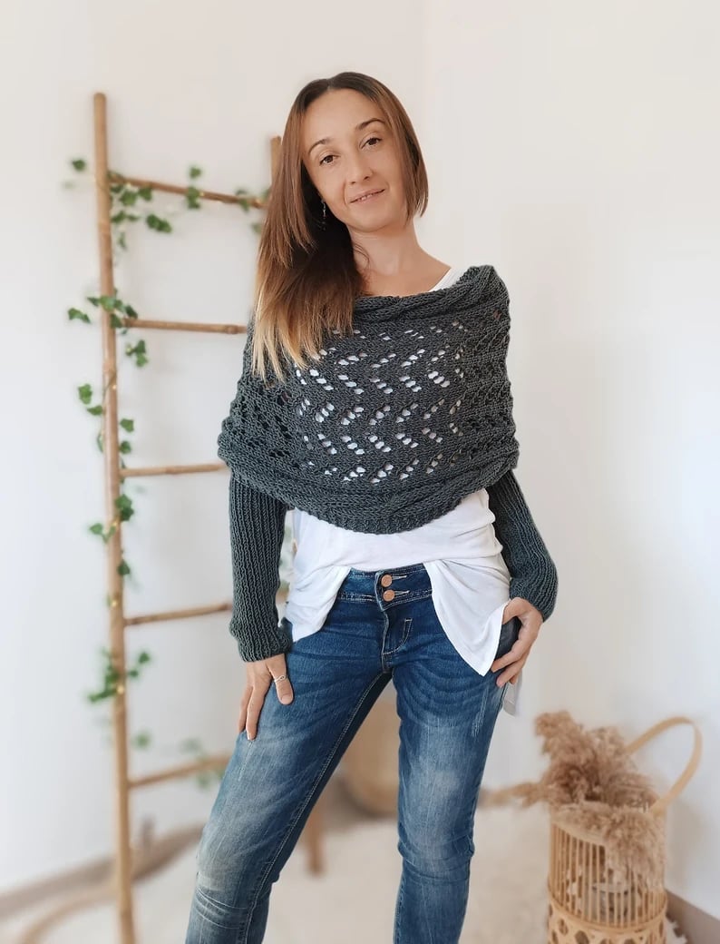 Nomine™ | Knitted Scarf with Sleeves