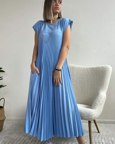 Énora | Solid Pleated Sleeveless Dress