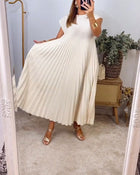 Énora | Solid Pleated Sleeveless Dress