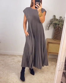 Énora | Solid Pleated Sleeveless Dress