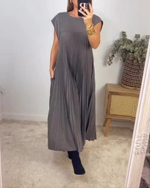Énora | Solid Pleated Sleeveless Dress