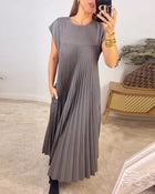 Énora | Solid Pleated Sleeveless Dress