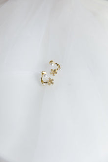 Dakota Pearl Gold Earrings
