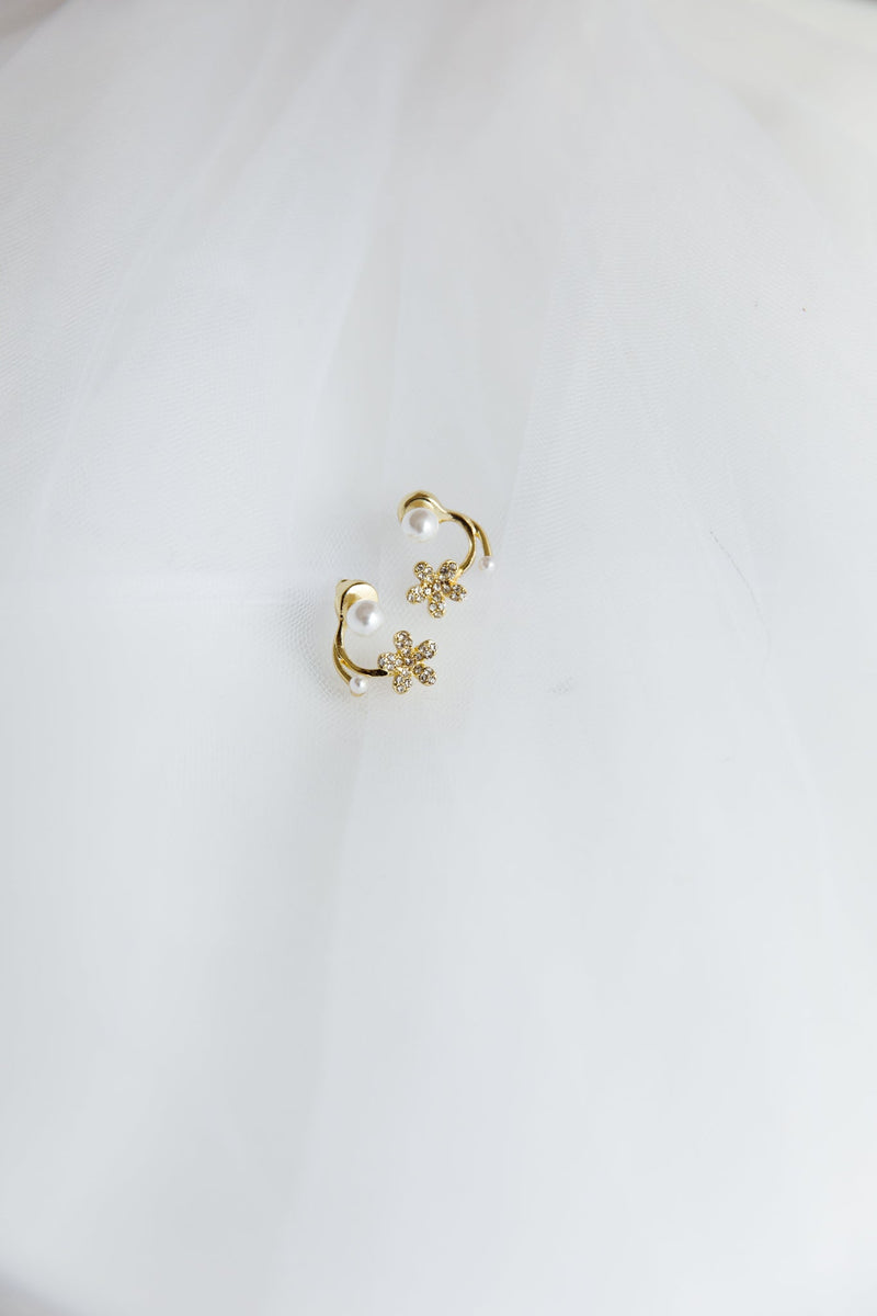 Dakota Pearl Gold Earrings