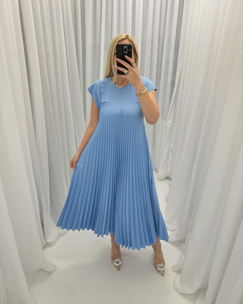 Énora | Solid Pleated Sleeveless Dress