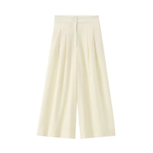 Amber | Casual Elegance & Fluid Silhouette