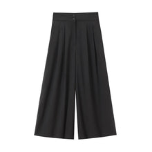Amber | Casual Elegance & Fluid Silhouette