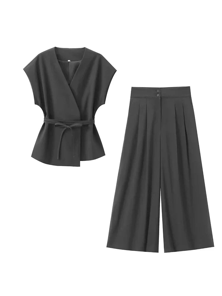 Amber | Casual Elegance & Fluid Silhouette