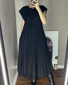 Énora | Solid Pleated Sleeveless Dress
