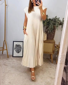 Énora | Solid Pleated Sleeveless Dress