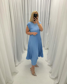 Énora | Solid Pleated Sleeveless Dress