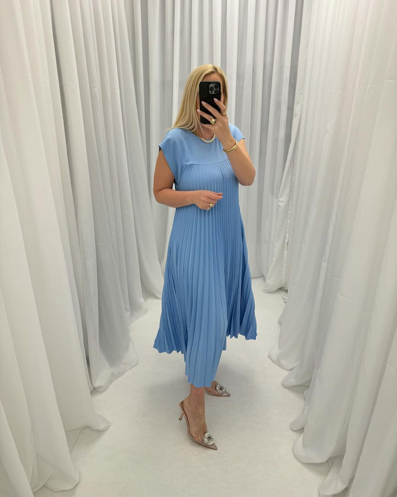 Énora | Solid Pleated Sleeveless Dress